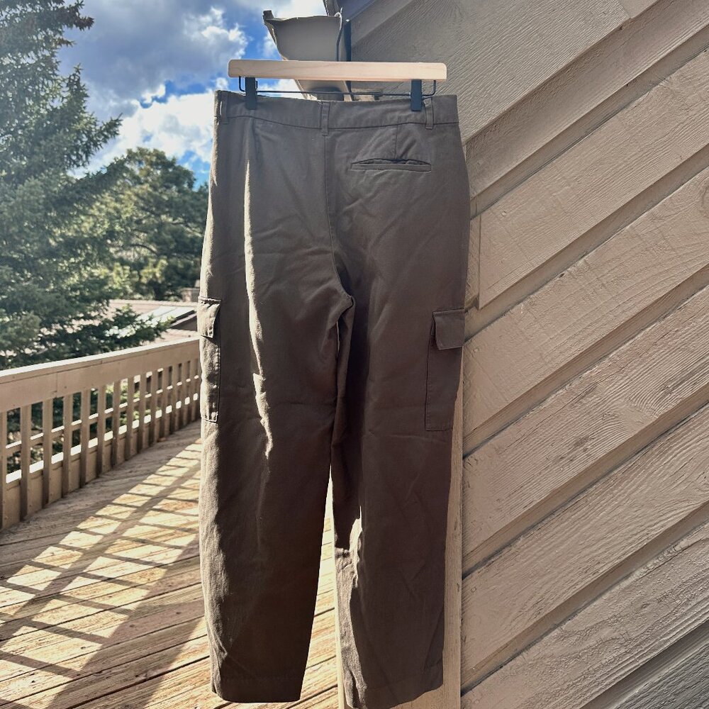 EUC Old Navy Extra High Waisted Taylor Pleated Cargo Pants - Picture 4 of 11